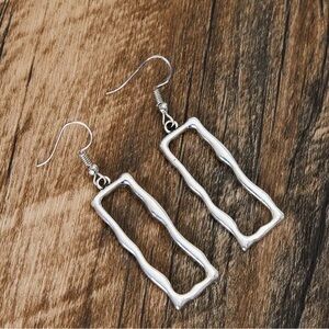 NWT Elegant Silver Drop/ Dangle Geometric Rectangular Earrings